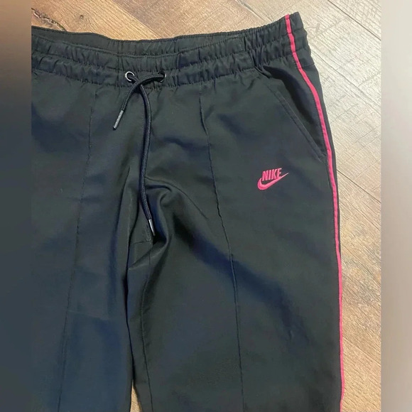 Women’s Y2K Nike Sportwear Athletic Cropped Wide Leg Pants Size Small (4/6). - Picture 2 of 4